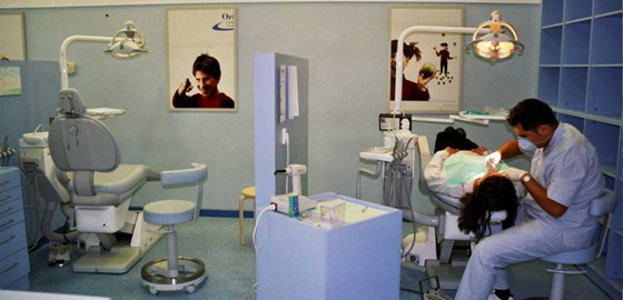 badalona sala espera clínica dental