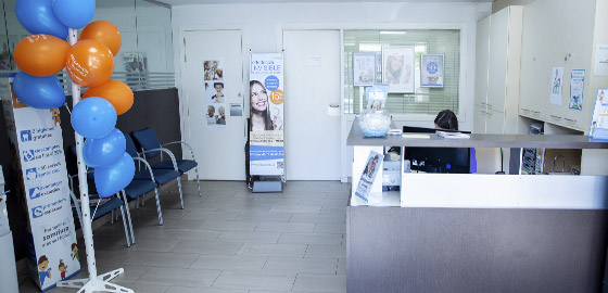 Especialistes en implants, recepció de la clínica dental Orthodontic Vilanova