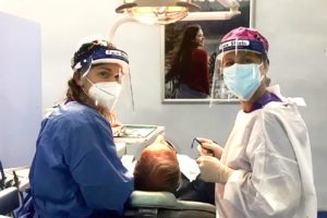 Entrevistas Odontólogos Dra. Inés Batlle mirando a cámara