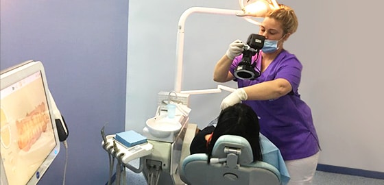 Experts en Invisalign amb l'escàner iTero en Tarragona clínica dental