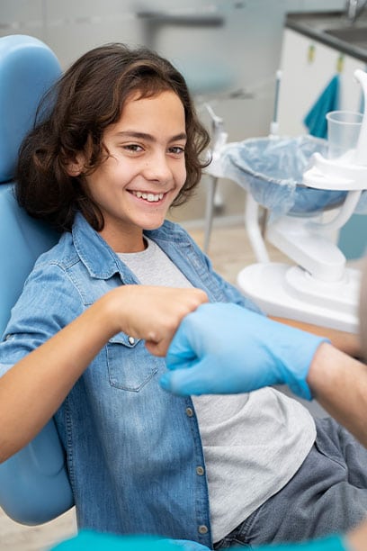 Per a triar el dentista on fer una revisió dental és important que estigui recomanat per persones de confiança, amics o familiars